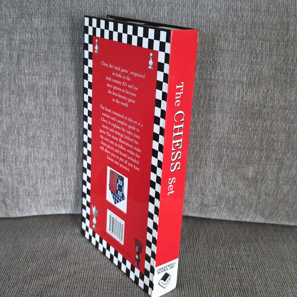 The Chess Set with Illustrated Book, Pieces, And Board. New. - Picture 5 of 8